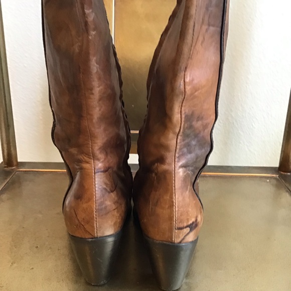 Boots - Picture 4 of 8